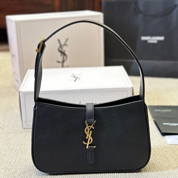 Yves Saint Laurent Chain Bags, Wallets - Picture 1 of 8